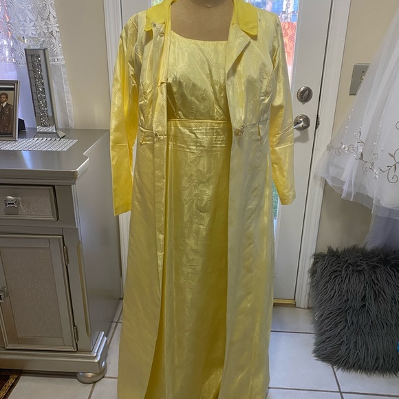 Dresses - Picture 9 of 12